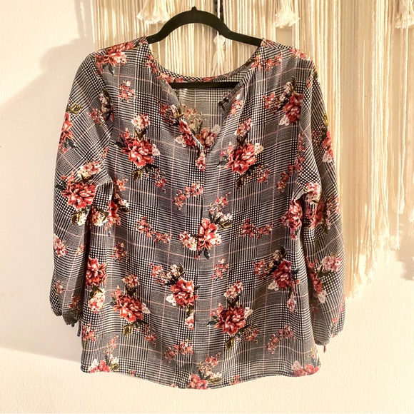 Blouse // - Picture 6 of 7